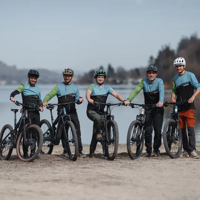 L'équipe de moniteurs VTT de NATURAVÉLO