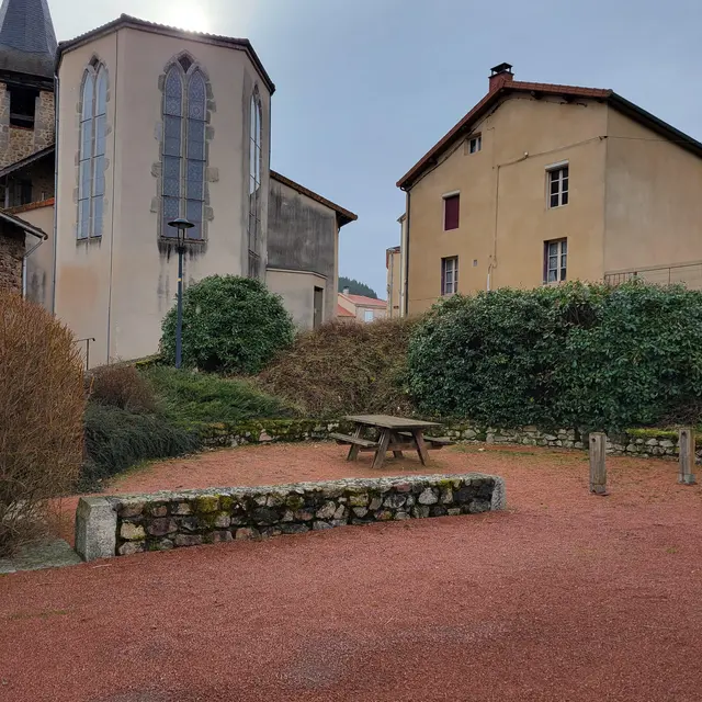 Aire de pique-nique du bourg_Saint-Bonnet-des-Quarts