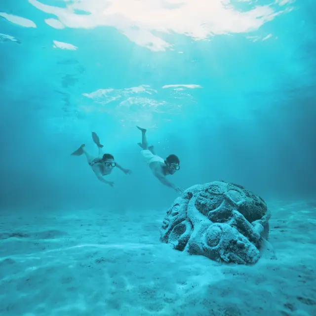 Tiki Immergés De Papetoai - Tahiti Tourisme