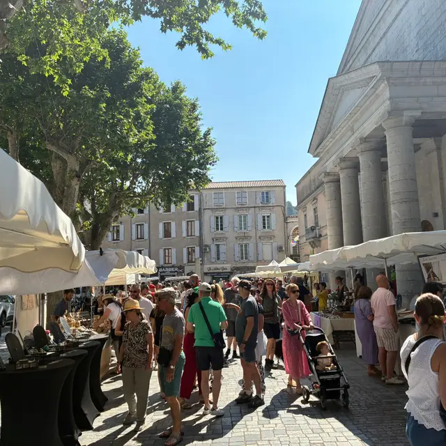 Marché au Plan de Brie