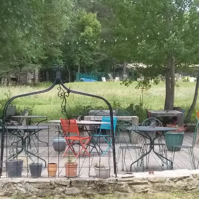 LA GUINGUETTE de L'ermitage du Grand Bois_Le Poët-Célard