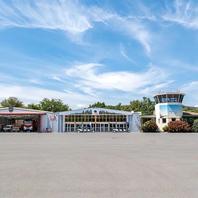 Aéroport international du Golfe de Saint-Tropez_La Mole