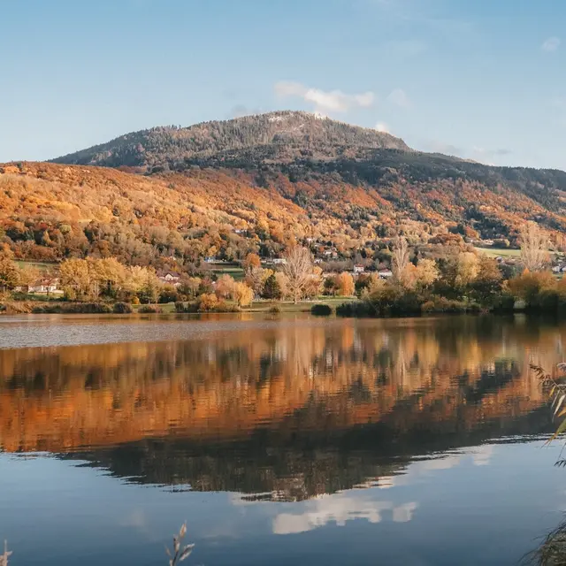 Vue sur les Voirons depuis le lac de Machilly