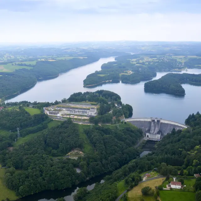 Lac du Barrage de St Etienne Cantalès