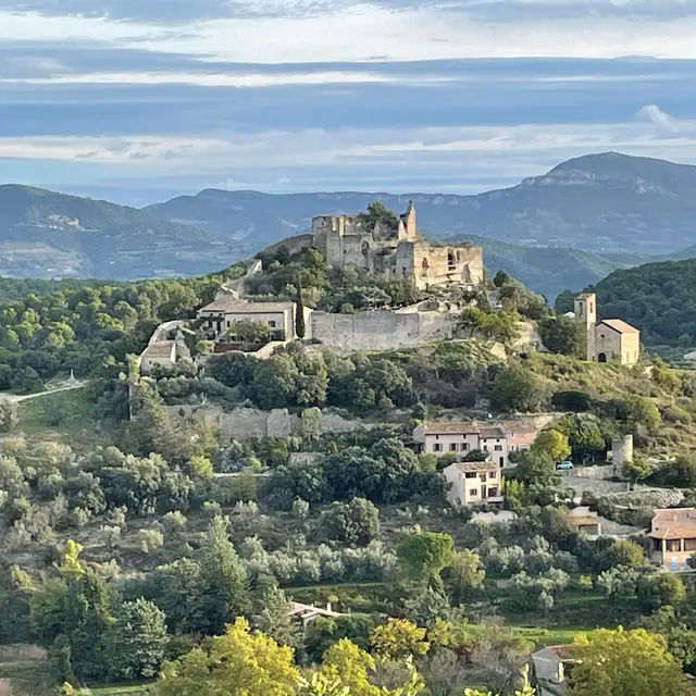 Association pour la Sauvegarde du Château d'Entrechaux_Entrechaux
