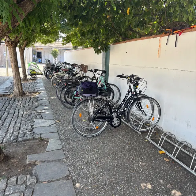 Parking vélo - Place du marché_Loix