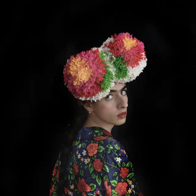 Inauguration de l'exposition Voyage à travers les coiffes à la chapellerie Crambes_Caussade