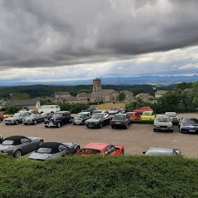 Rassemblement voitures anciennes_Le Mas-de-Tence