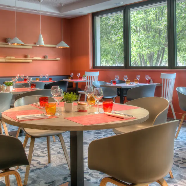 Novotel Café Marseille Prado