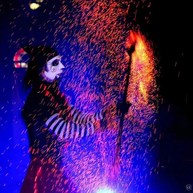 spectacle swing bretelles et étincelles