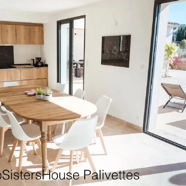 Two Sisters House à Malaucène