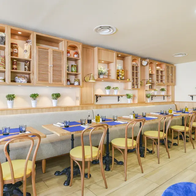 Rez-de-chaussée côté garde-manger