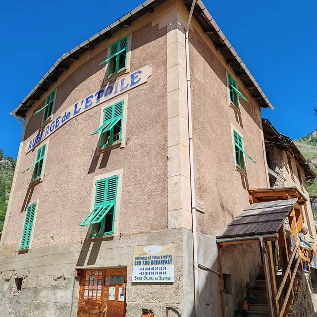 Façade de la Petite étoile d'hôtes en Mercantour