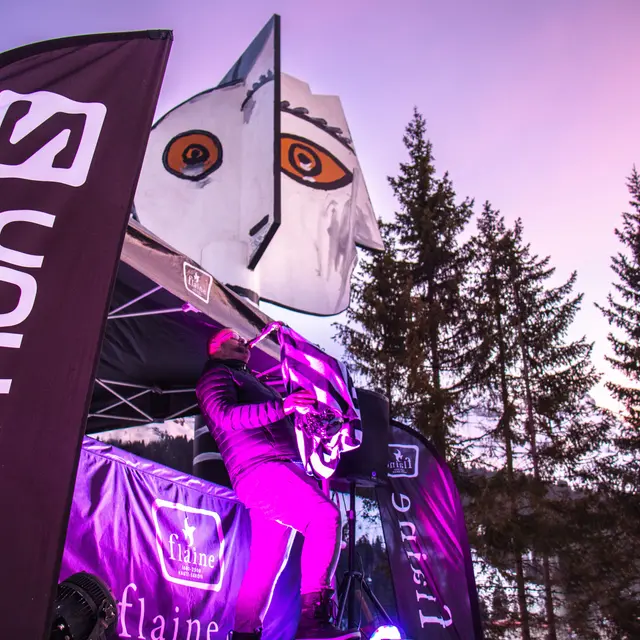 Flaine-DJ-Set-Animation-Hiver-Coucher-Soleil-Gros-Plan