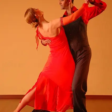 Thé dansant à La  Tour d'Aigues_La Tour-d'Aigues