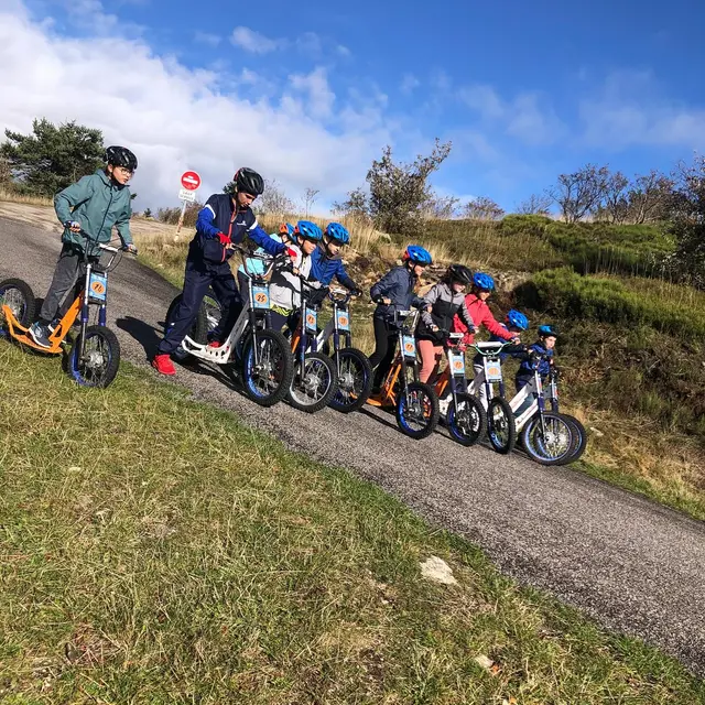 2025 - Bougez dans le Pilat - Trottinette de descente tout terrain (mini-trotteur - à partir de 6 ans) - Maclas_Maclas
