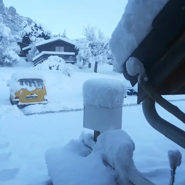 Chalets sous la neige