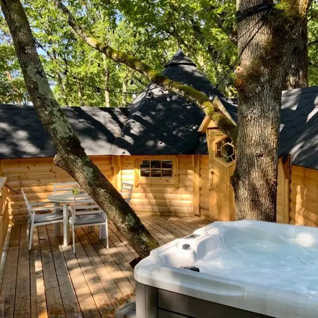 Succombez à la romance : cabane perchée féerique, spa et cocooning à deux_Bongheat