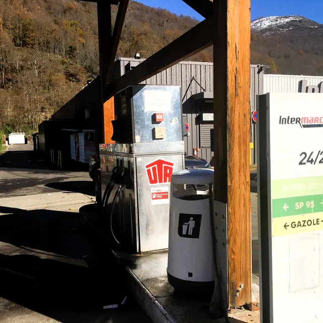 2024.intermarché.savignac.pompe.a.essence.CP.Jean.Magnard