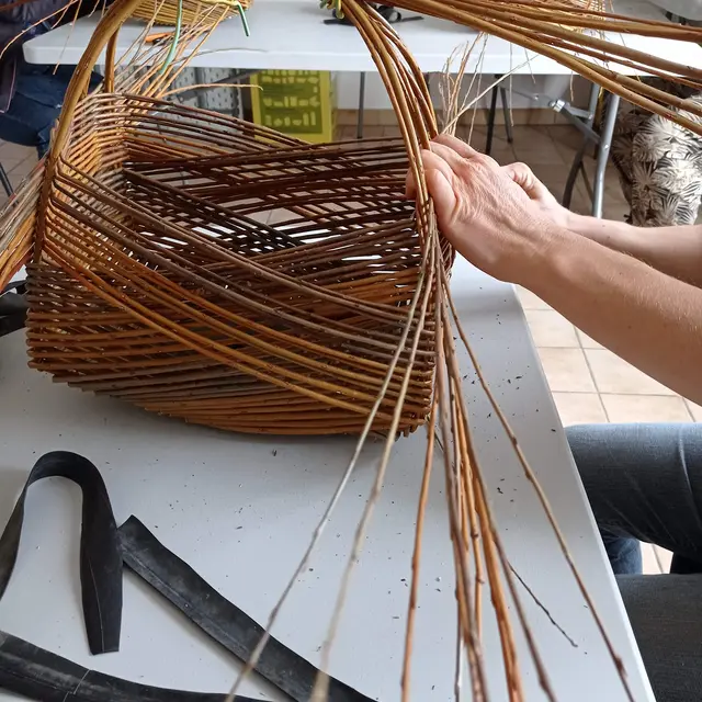 Atelier vannerie : panier zarzo_Trescléoux