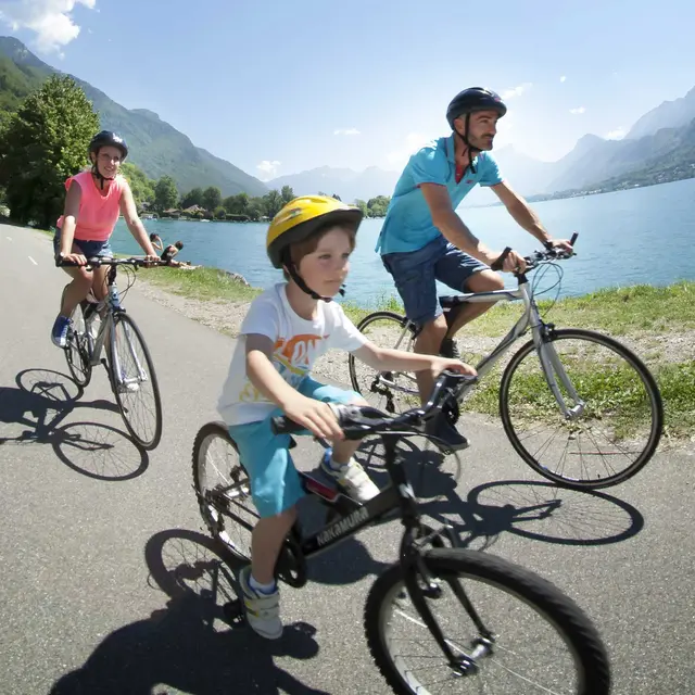 Lac Annecy location vtt vélos piste cyclable