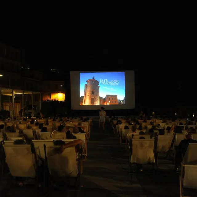 Cinéma plein air Hyeres centre-ville