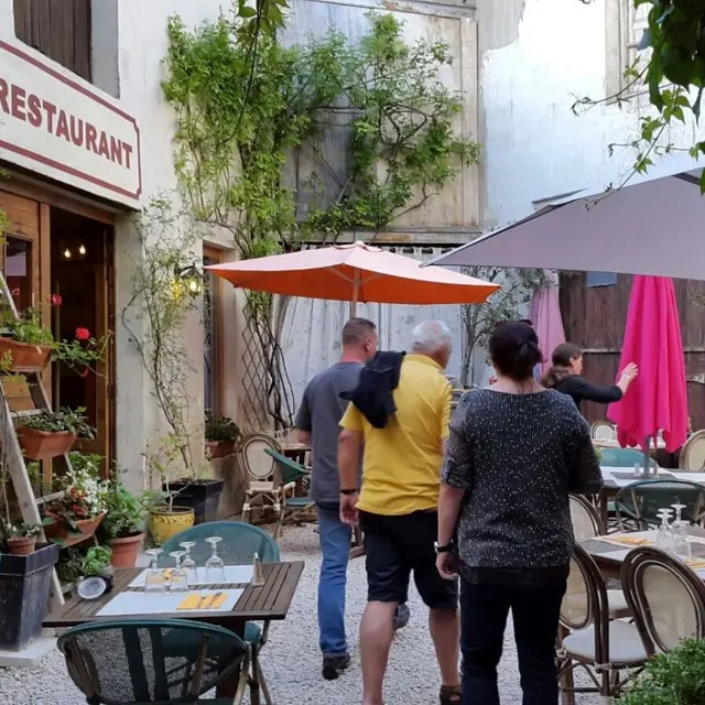 La Source restaurant Cadenet