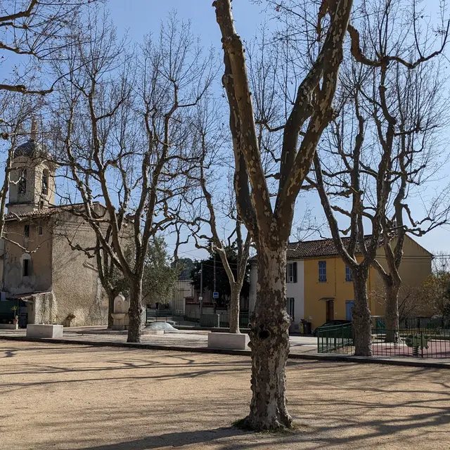 Eoures place du village