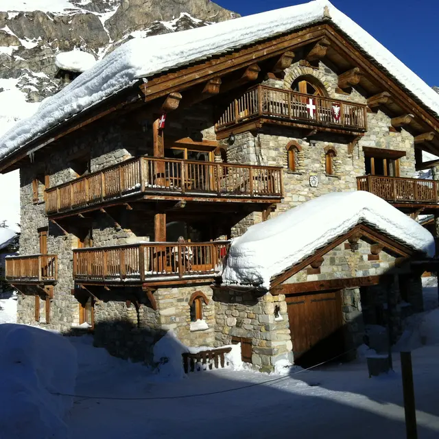Chalet Avalin façade extérieur hiver