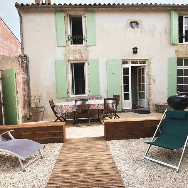 Entrée et Terrasse des Fillattes