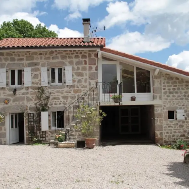 Gîte d'étape le paddock - usson en forez