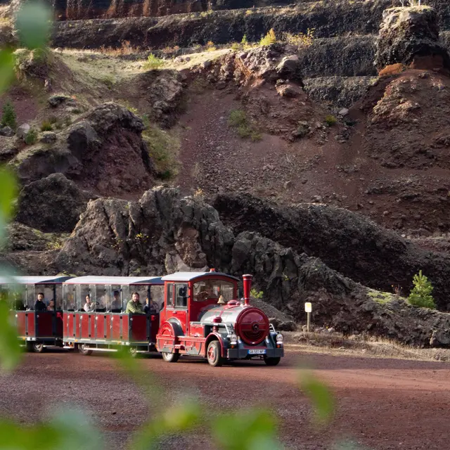 Volcan-de-Lemptegy_Train