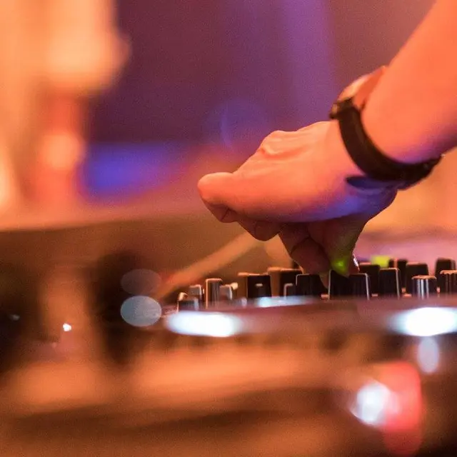 Concert de plage - DJ Nina Ly à La Vague_Châtelaillon-Plage