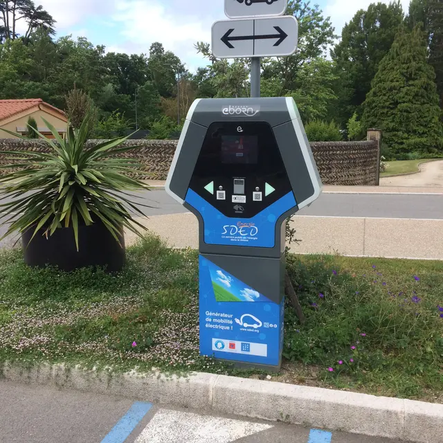 Borne de recharge véhicule electrique Hauterives