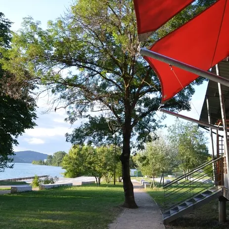 Terrasse au bord du Rhône