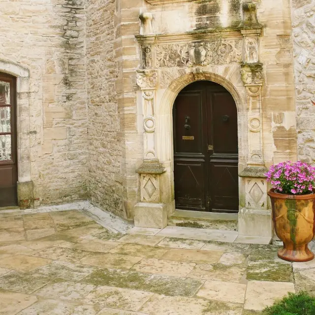 Porte de l'hotel Monfaucon