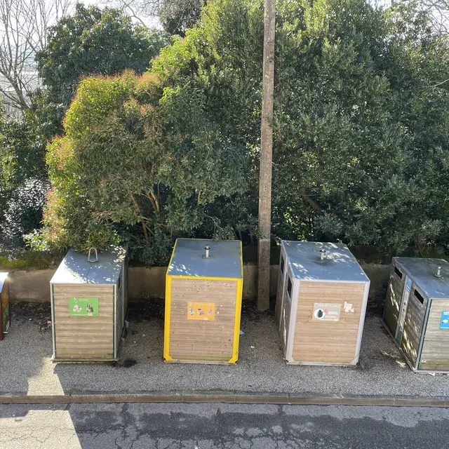 Bornes de tri place Midi Pyrenées_Lafrançaise