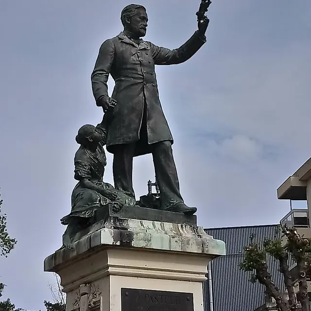 La Statue de Louis Pasteur à Alès_Alès