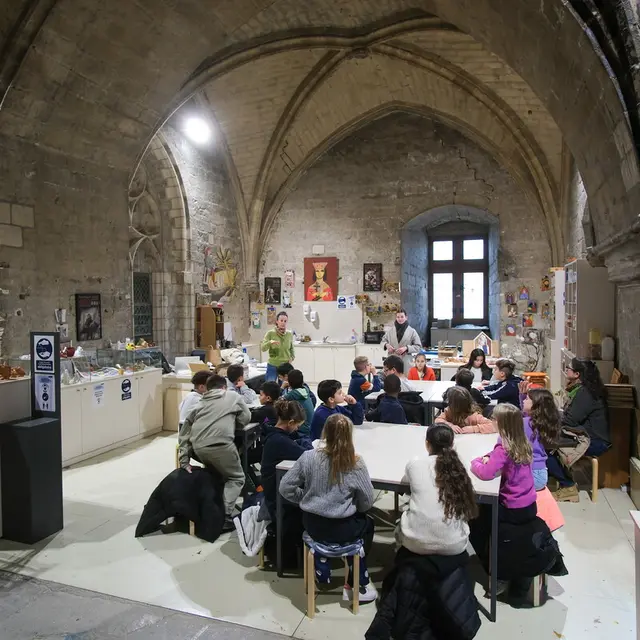 Visite Décors du Palais, Atelier Chimère en argile_Avignon