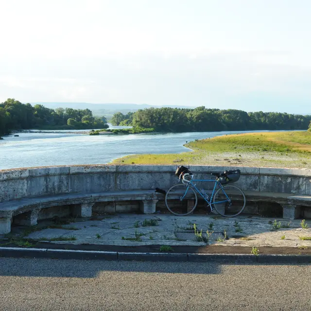 Le Rhône vu du vieux pont de Pont-Saint-Esprit