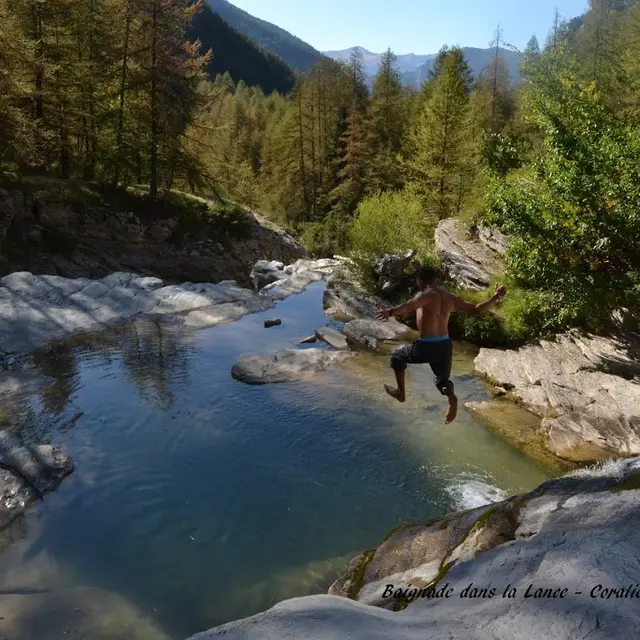 Plongeon dans les vasques de la Lance