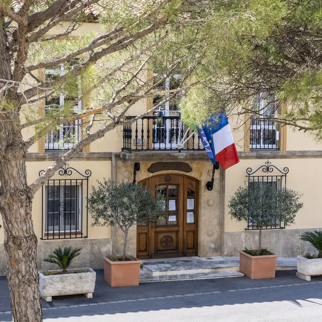 Administration de Port Grimaud 1