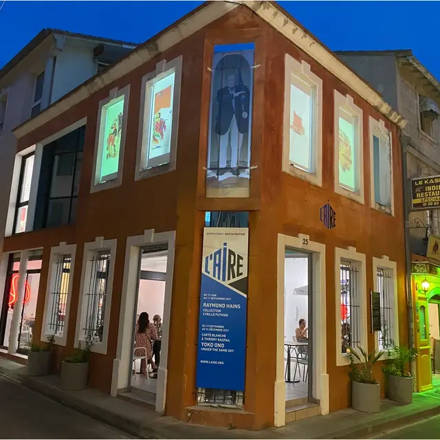 façade l'aire de nuit