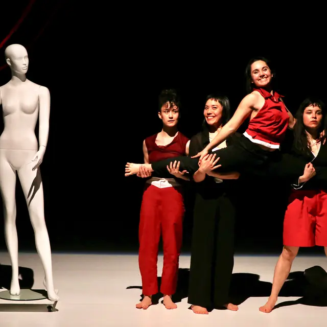 Lancement de saison Echos 25-26 : Rouge Carmin - Compagnie la Guetteuse_Biviers