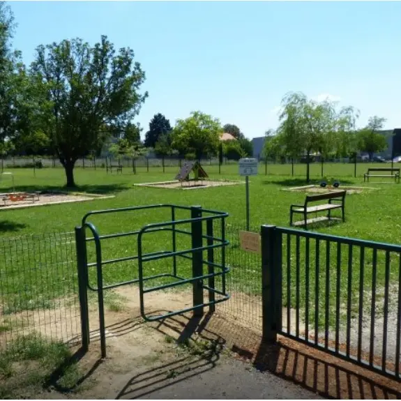 Aire du jeux du pôle Enfance Jeunesse_Saint-Hilaire-de-Brethmas