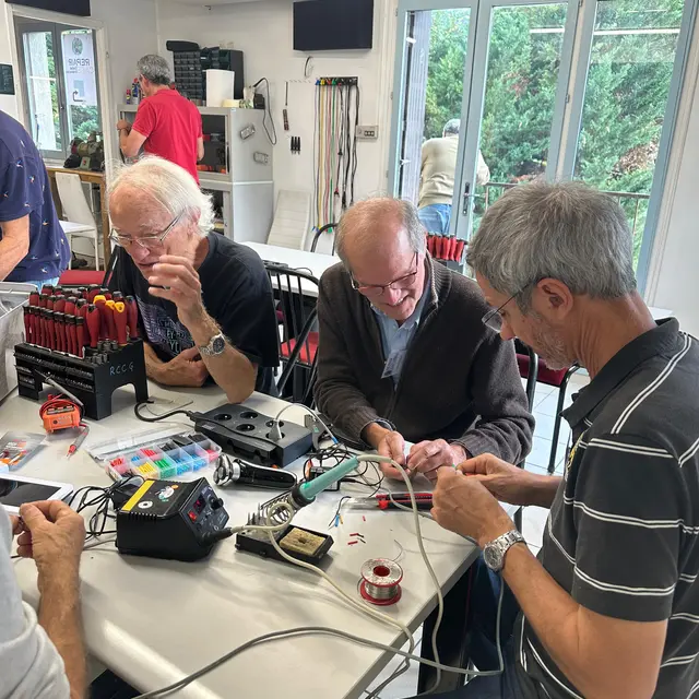 SERD - réparation de vos appareils électriques dans les Repair Cafés éphémères_Saint-Nazaire-les-Eymes