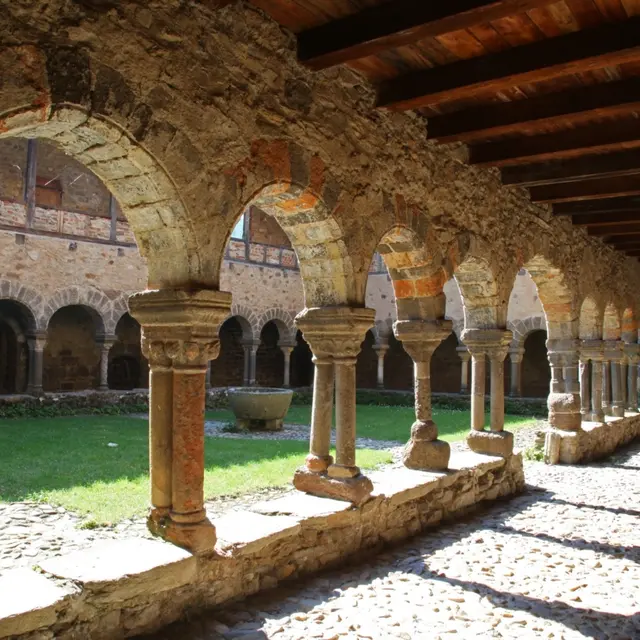 Visite de l'Abbaye de Lavaudieu, Cloître, Réfectoire et Jardins_Lavaudieu