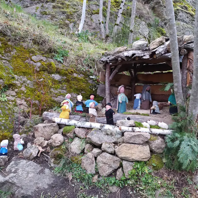 A la découverte des crèches_Essertines-en-Châtelneuf