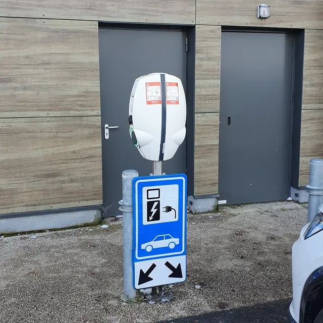 Borne de recharge véhicules électriques Vinzier Super U_Vinzier