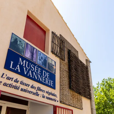 Atelier corbeille en papier au musée de la vannerie à Cadenet_Cadenet